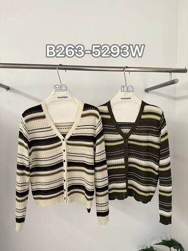 2026秋季韩版时尚百搭宽松显瘦V领长袖针织衫女森系拼色条纹上衣