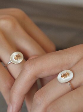 「彗星旅客」清浅 橄榄绿锆石拉丝质感高级优雅复古台面戒指