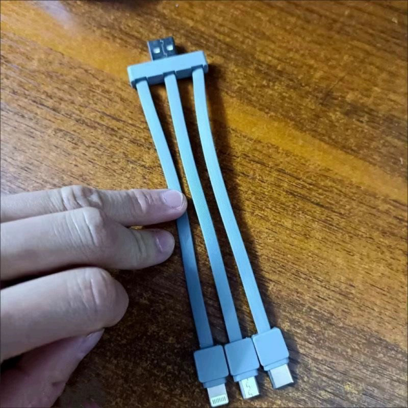 手机充电宝自带三合一数据线一拖三充电线超短便携一分拖三备用线