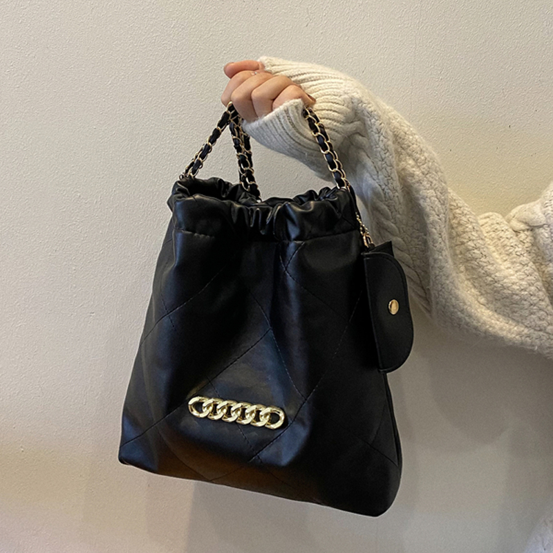 赫雅秋冬菱格水桶包撞色