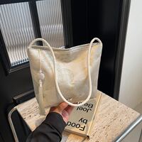 The 2024 new style of Chinese-style handbag for women features a high-end and niche design. It is a new Chinese-style handbag with retro tassels on one shoulder and under the armpit thumbnail 6