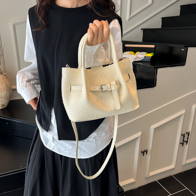 时尚百搭单肩斜挎包高级感手提包