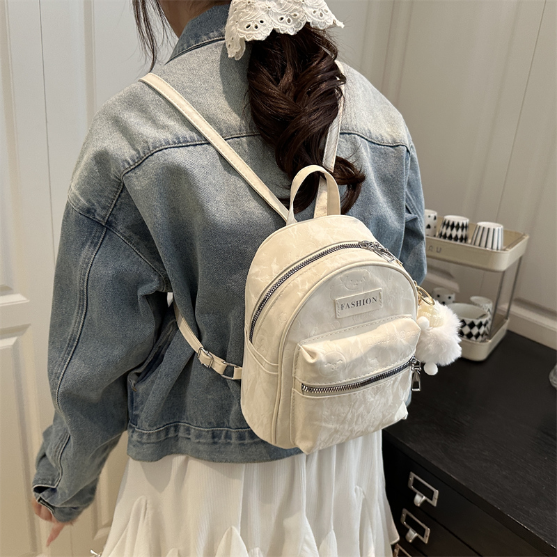 时尚出游旅行小包包女2025新款学生小众轻便书包女上班外出小背包