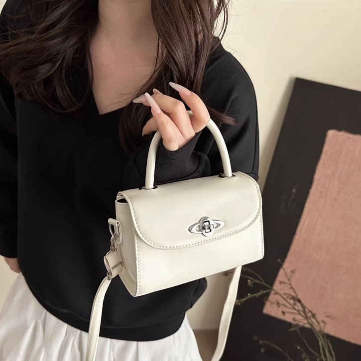 时尚百搭单肩斜挎手提小包包