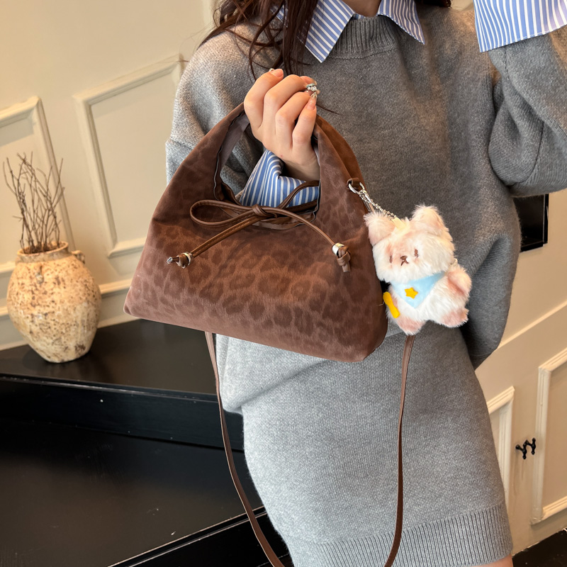 大容量单肩包慵懒风通勤斜挎包潮