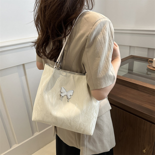 今年流行蝴蝶托特大包包女2024新款 通勤女包大容量百搭单肩包 时尚