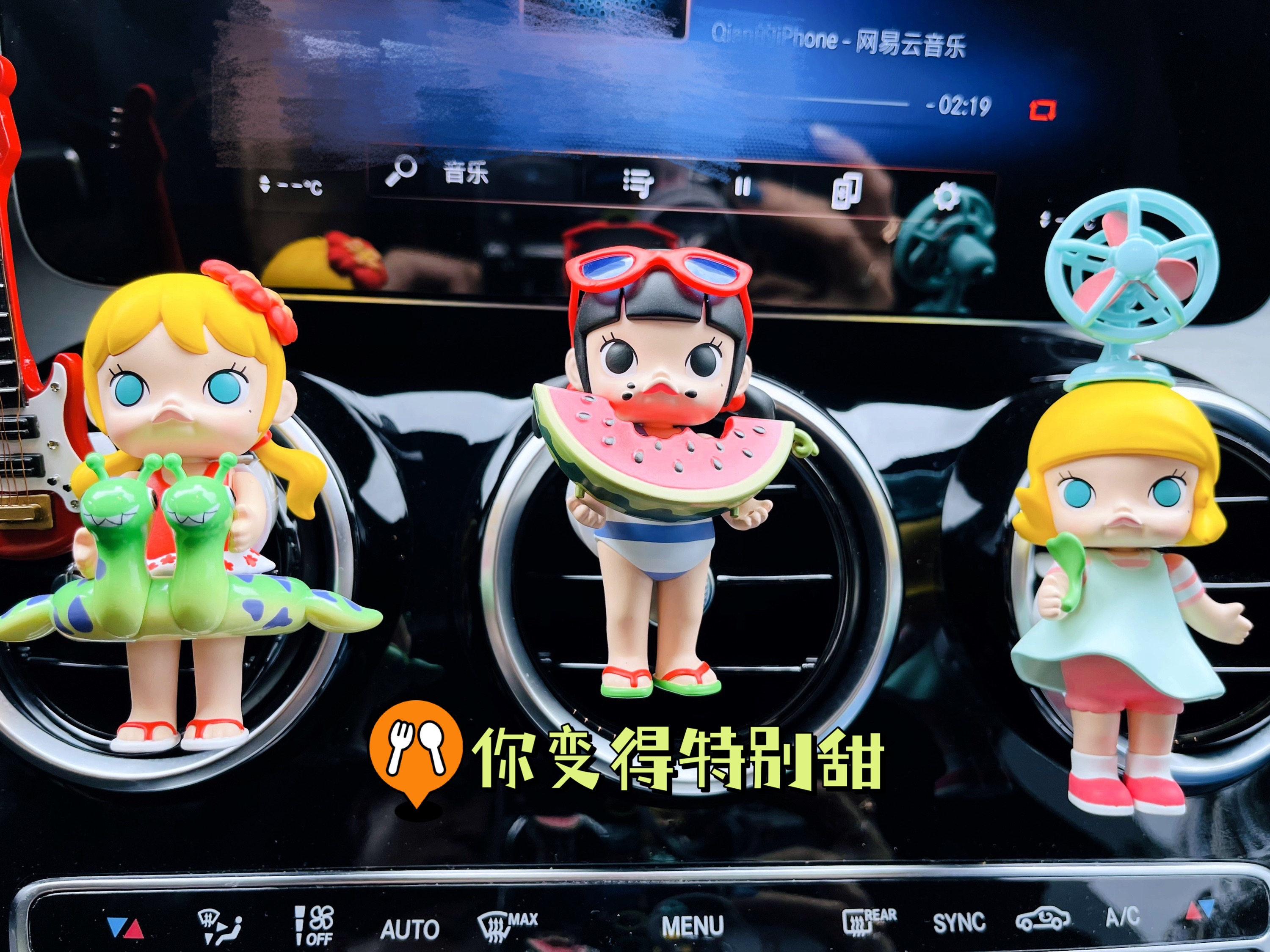 泡泡玛特molly小时候盲盒汽车空调车载香薰出风口装饰车载夹