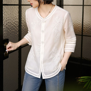 春夏白色V领刺绣衬衫 洋气减龄宽松休闲显瘦上衣0325z 女2026新款