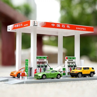 中国石油场景石化运输车加油站
