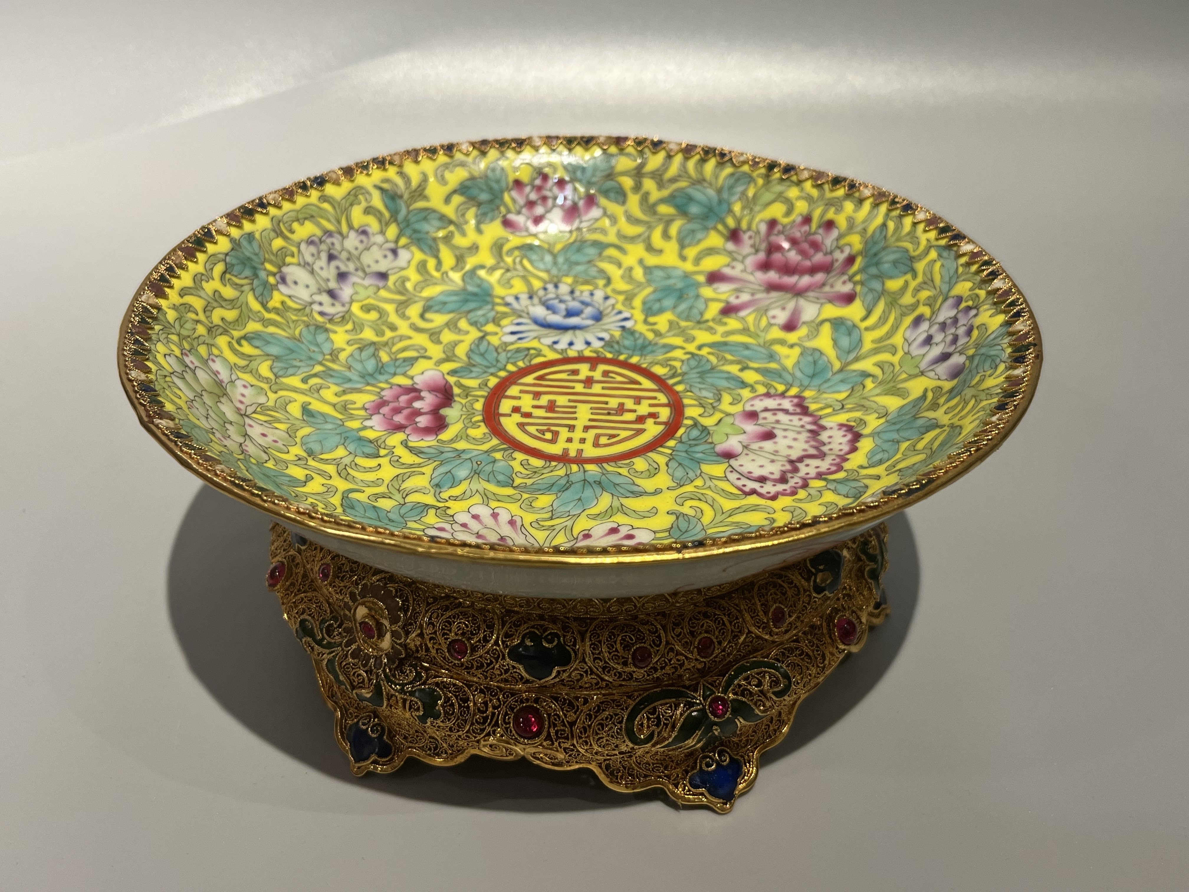 古玩收藏珍品旧藏清代宫廷御藏花丝鎏金底座手绘粉彩珐琅彩盘子