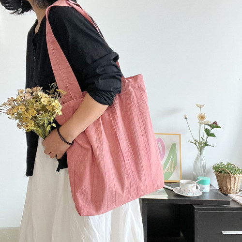 极简风复古肌理感竖条包温柔的树莓粉布袋全棉褶皱扎染单肩包女包