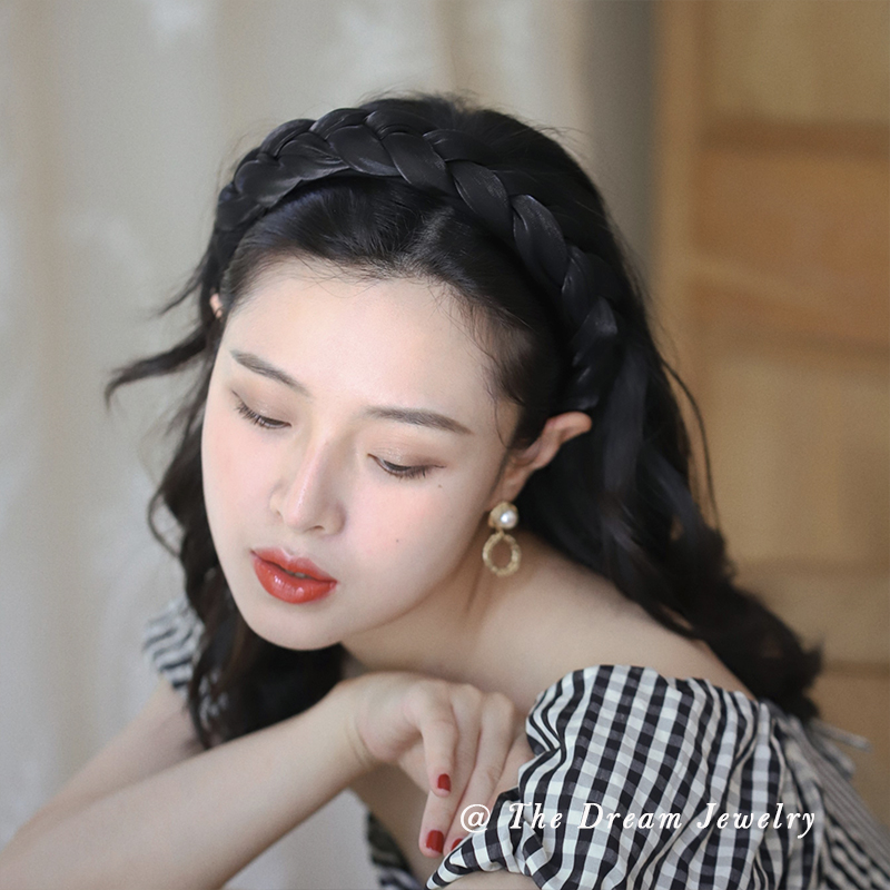 《苏菲的来信》复古麻花辫子发箍女春夏头饰宽边压发网红2025新款
