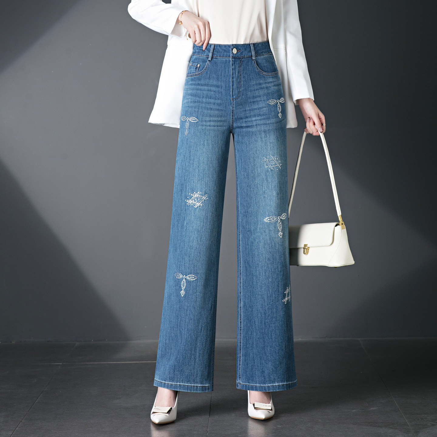 刺绣烫钻直筒牛仔裤女2026春夏新款高腰宽松显瘦垂感阔腿百搭长裤