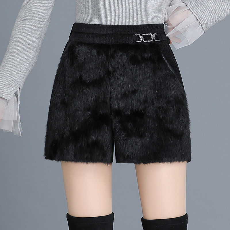 黑色拼接毛绒短裤女秋冬2025新款高腰显瘦外穿气质休闲阔腿靴裤子