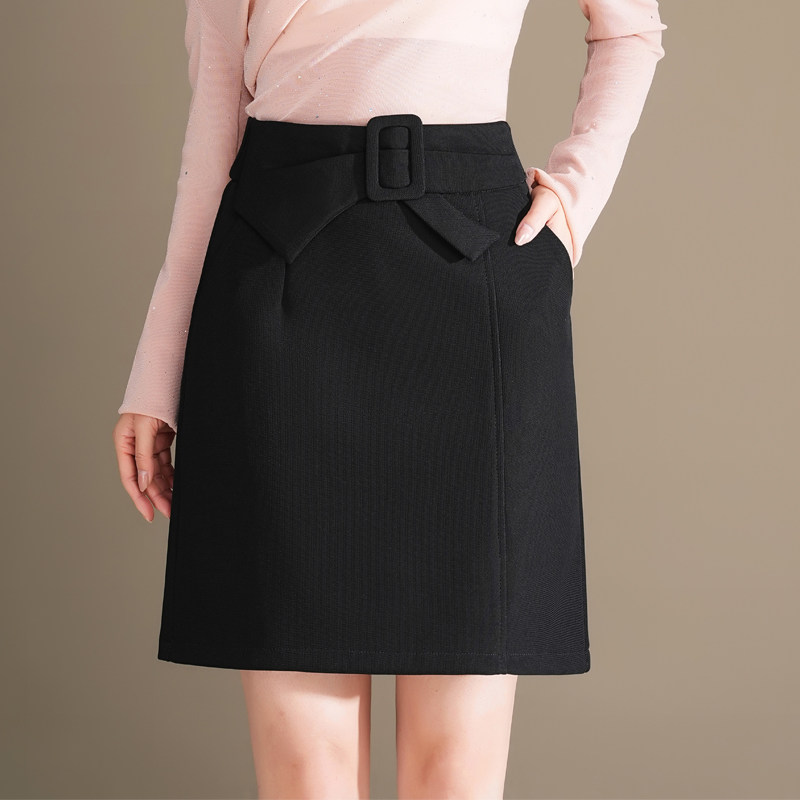 小黑裙包臀裙女秋季高腰显瘦半身裙通勤气质小个子百搭a字短裙子