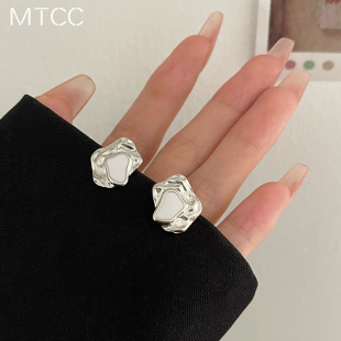 S925银针肌理纹白贝母耳环2023新款 潮小众设计感高级耳钉女冷性风