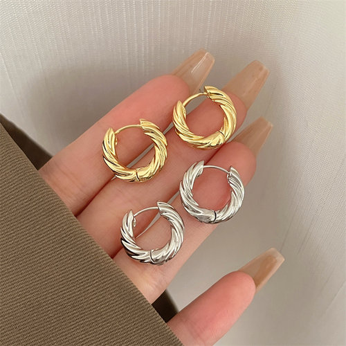 棉条虫锌合金女几何扭纹牛角耳环