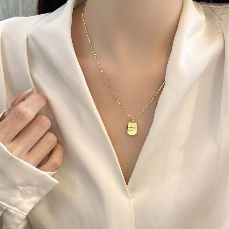 棉条虫合金字母方块项链女