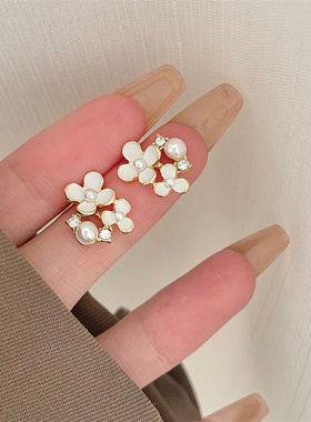 棉条虫迷你珍珠花朵耳钉