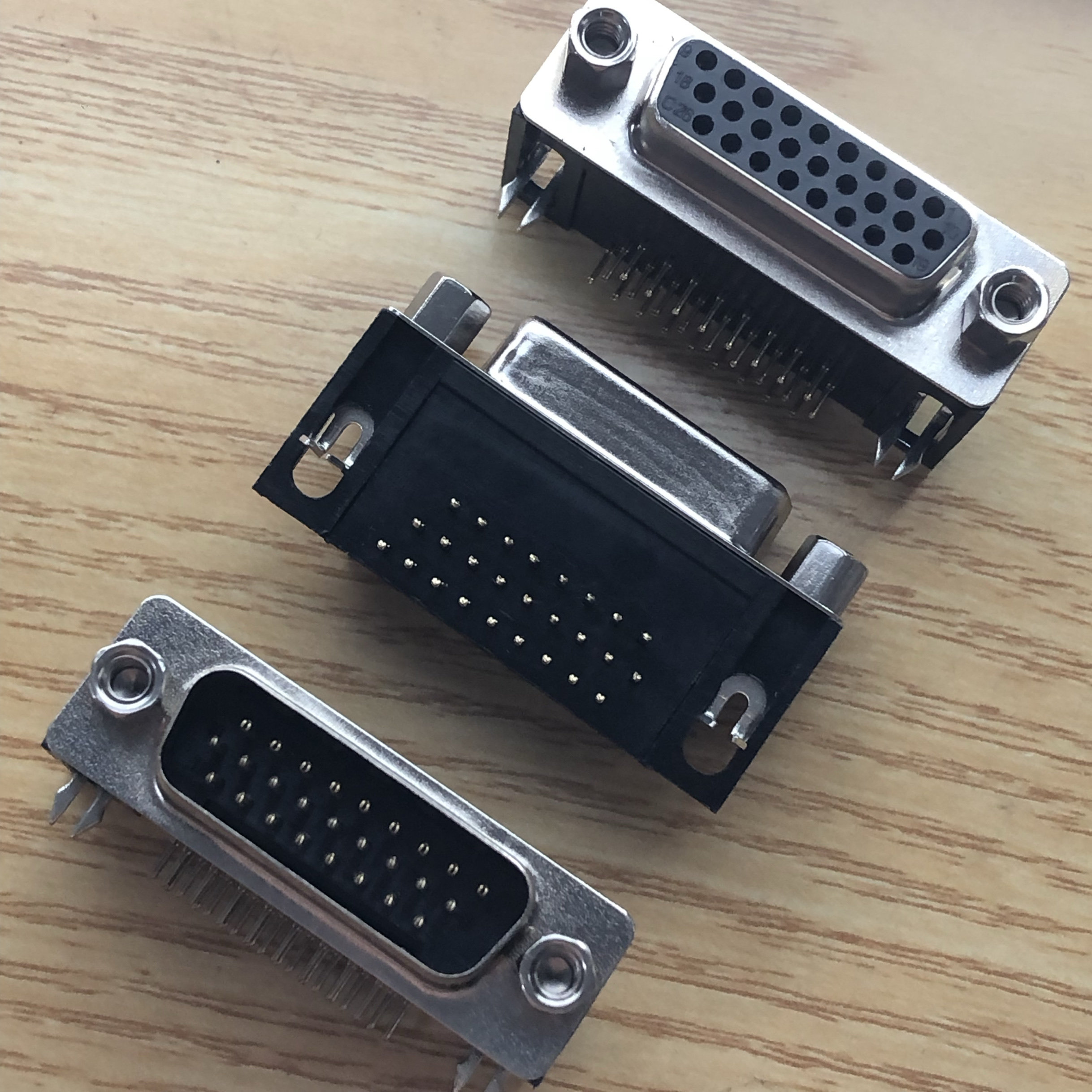 HDR62/HDR9/HDR15/HDR25/HDR26/HDR44三排公母90度弯脚焊板插板式