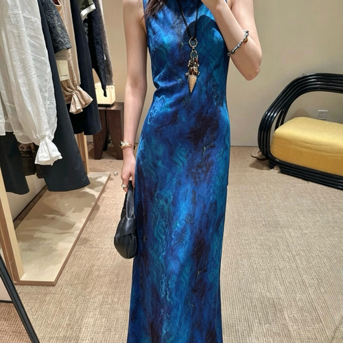 至上-新轻奢优雅复古唯美气质修身显瘦无袖连衣裙(不含项链)w7090