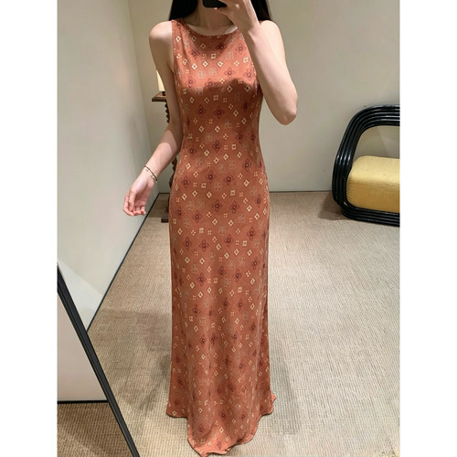 至上-26夏上新轻奢优雅唯美香云纱斜裁修身无袖连衣裙w7207