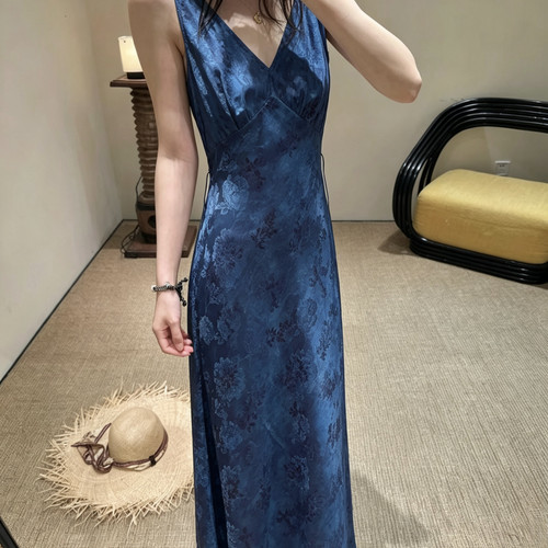 至上-轻奢优雅唯美复古气质香云纱斜裁背心连衣裙(不含项链)w6525
