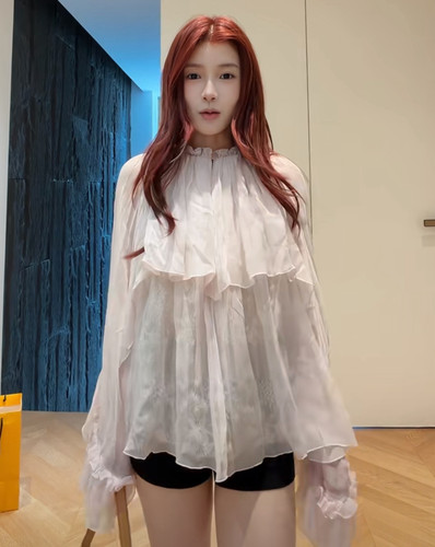 宅女Cello · 【新款】 26夏法式粉色蕾丝荷叶边女士长袖人丝上衣
