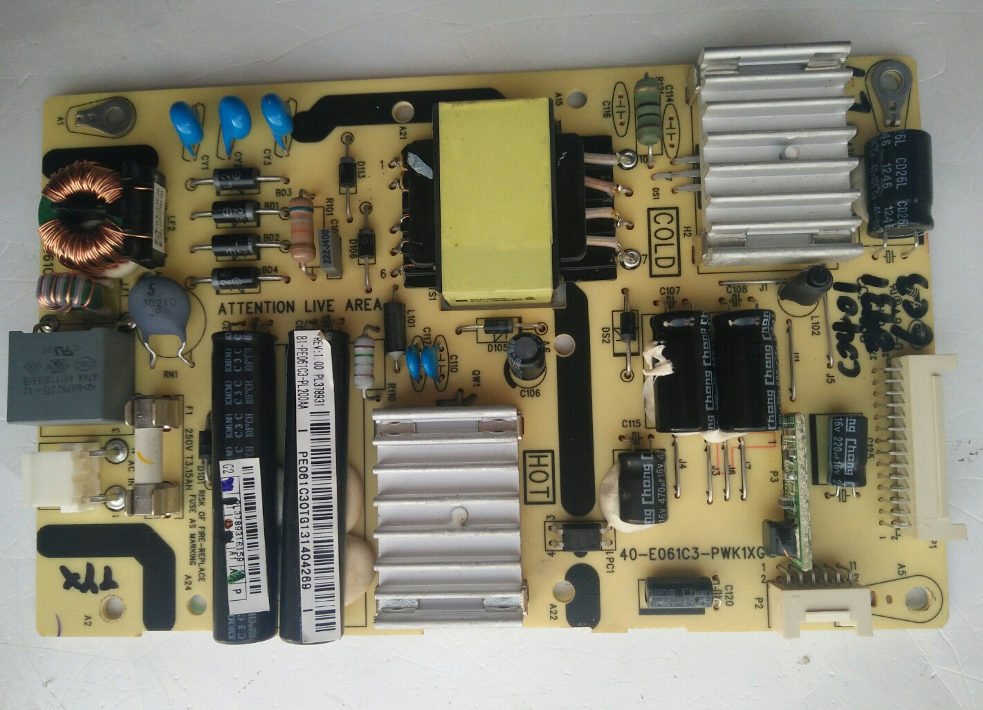 TCL:L32F3320B电源板40-E061C3-PWK1XG实物图