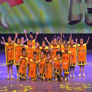 幼儿园情景剧手机手机我问你舞蹈表演服装垃圾分类卡通道具宣传服