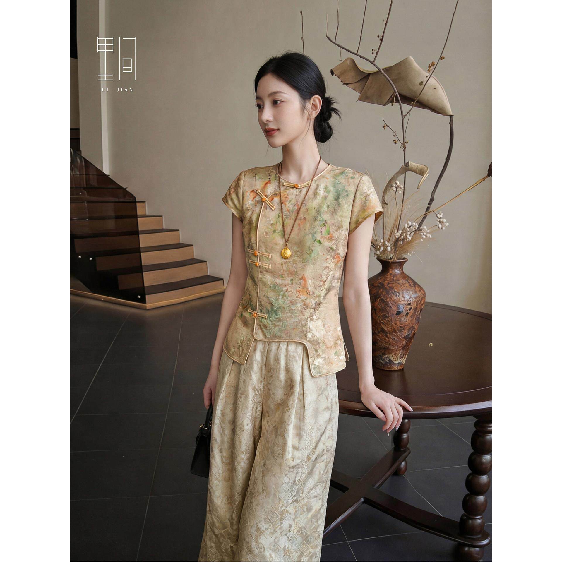 女装香槟新中式国风新款印花盘扣短袖衬衫女立领收腰显瘦气质上衣