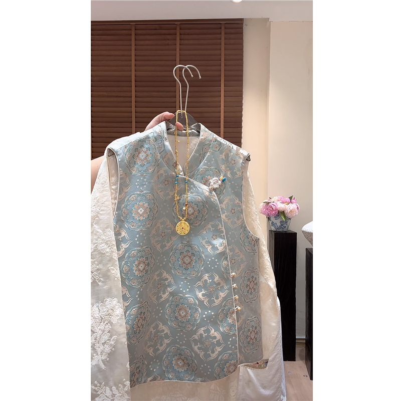 年轻款新中式浅蓝色国风立领马甲