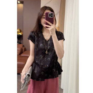 休闲风短袖V领碎花上衣女黑色宽松收腰薄款衬衫套头花朵印花常规