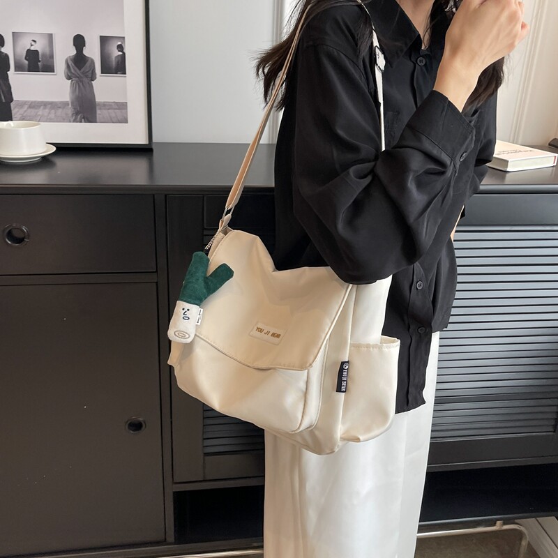 休闲百搭ins小包包女2023新款夏天流行尼龙布斜挎包运动风单肩包