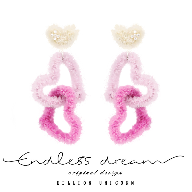芭比配饰原创毛绒耳环多巴胺穿搭爱心Y2K耳饰小众耳钉甜酷女孩