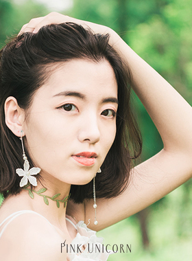 Pink Unicorn S925银耳钩超仙白色耳环 花朵不对称耳夹无耳洞女