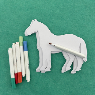 生肖马年儿童涂色白卡纸马形状动物幼儿园绘画碎纸波点小马卡片