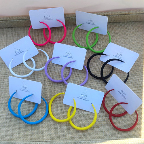 2025春夏新款耳环圆脸显瘦彩色大耳圈女洋气个性防过敏网红耳饰潮