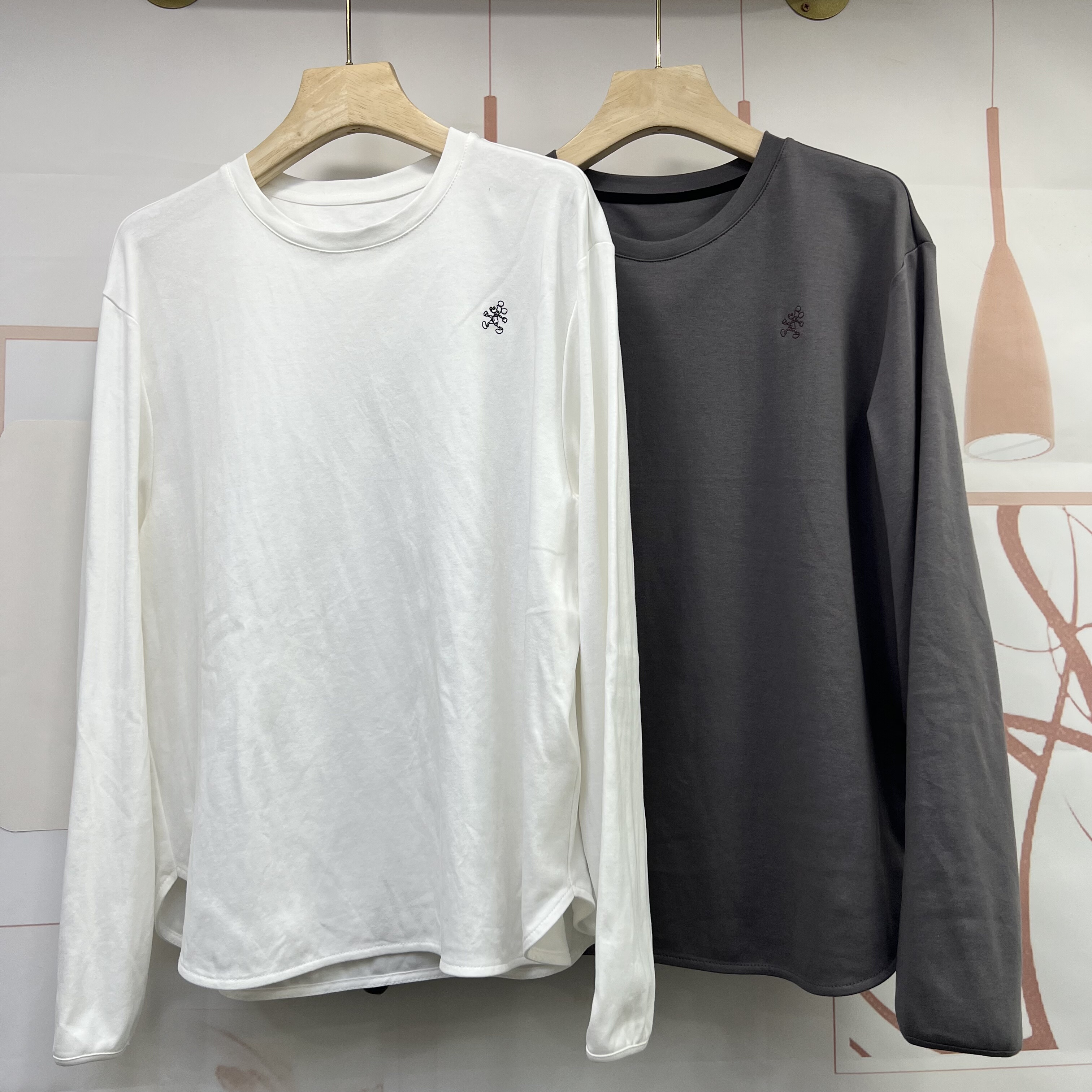 水木工芳2025秋冬新款百搭显瘦休闲刺绣长袖套头T恤女打底衫9141