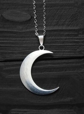 Gothic Style Crescent Moon Necklace Amulet Wiccan Pendant Mo