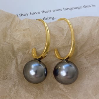 Fashionable huge 10MM Peacock Blue Shell Pearl Earrings 18K
