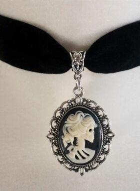 Gothic Retro Oval Metal Lacework Skeleton Queen Pendant Neck