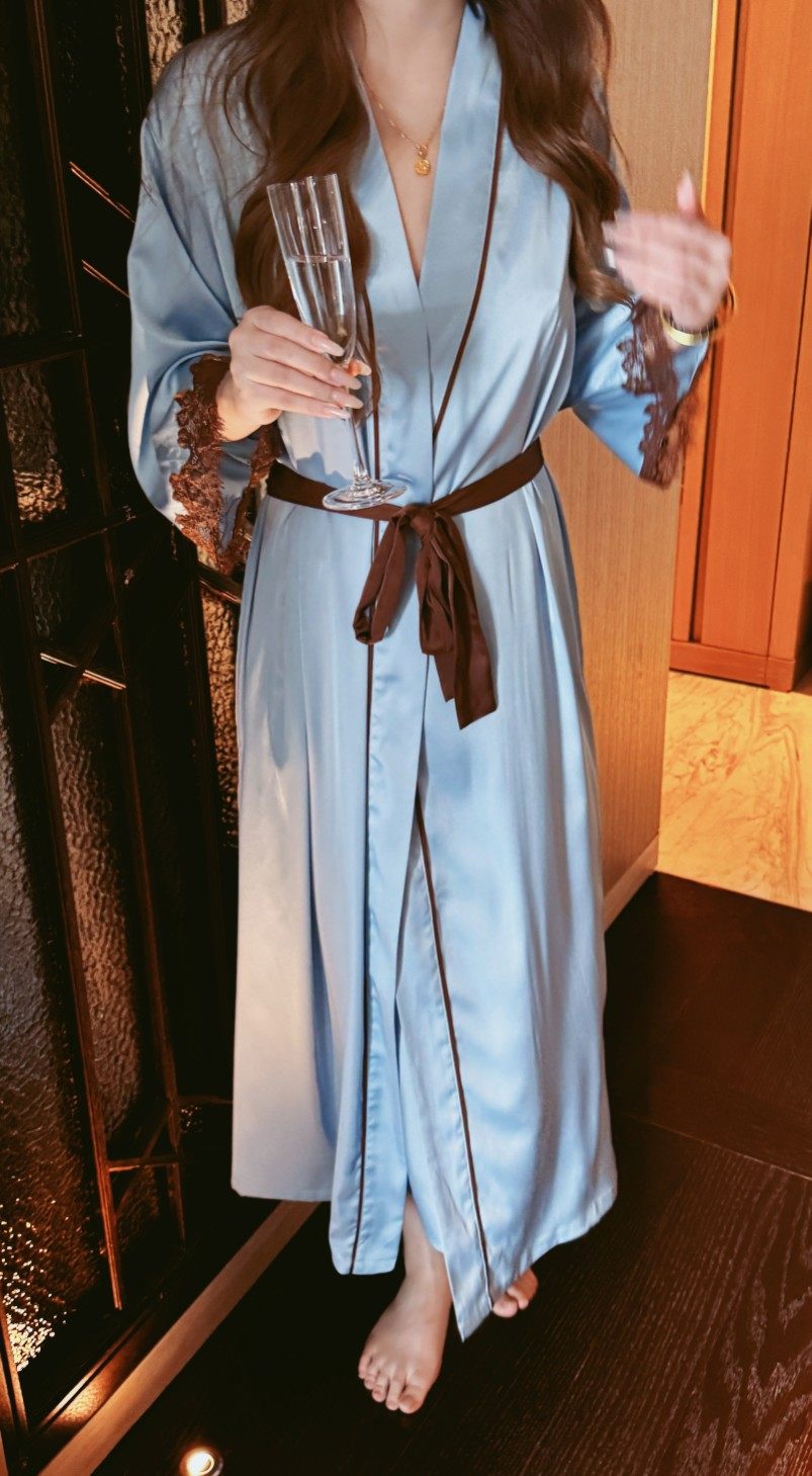 伦敦轻奢冰丝绸V领吊带裙性感蕾丝睡袍浴袍薄款睡衣女新款家居服