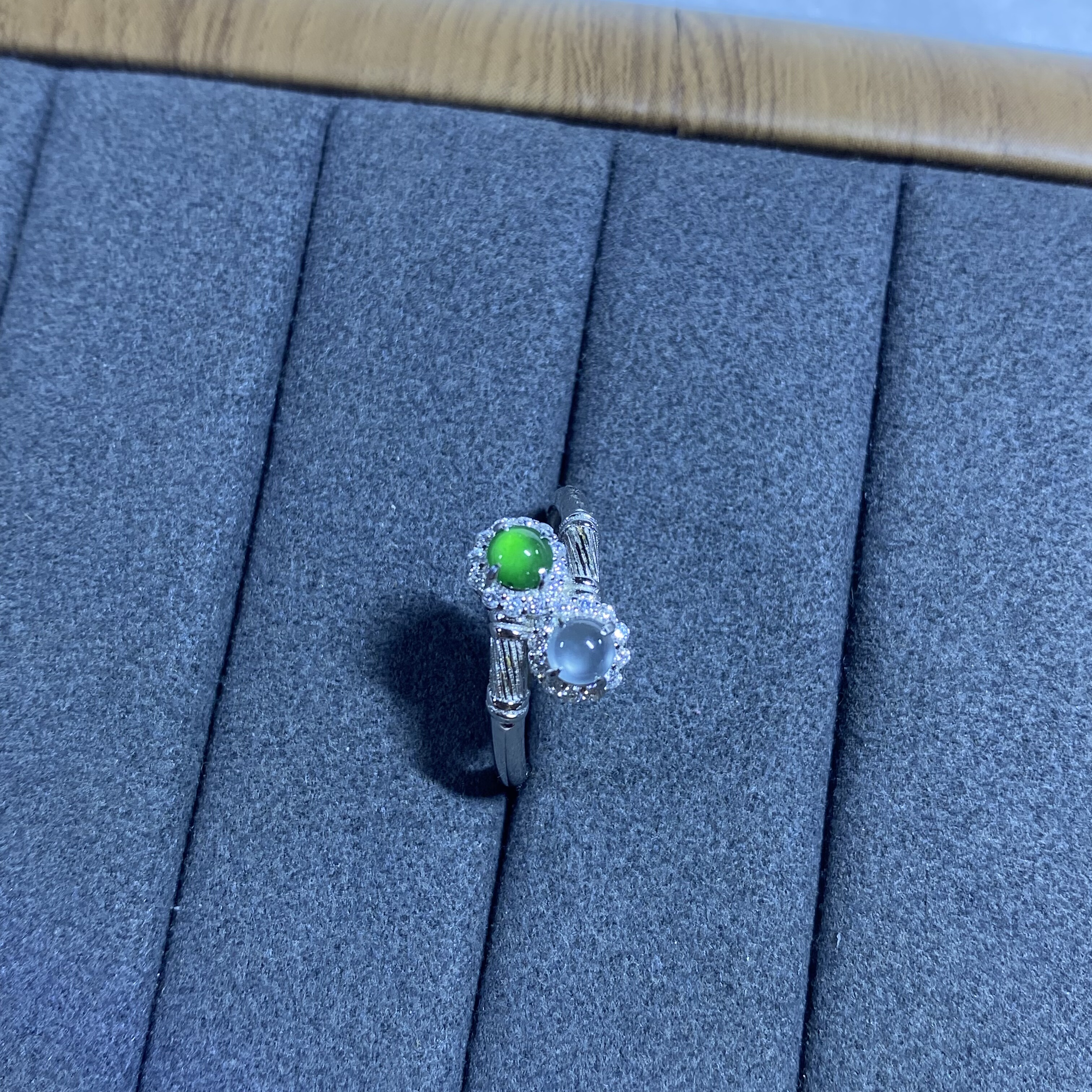 天然A货翡翠蛋面戒指S925银镶嵌情人节生日礼物电镀18K金防过敏