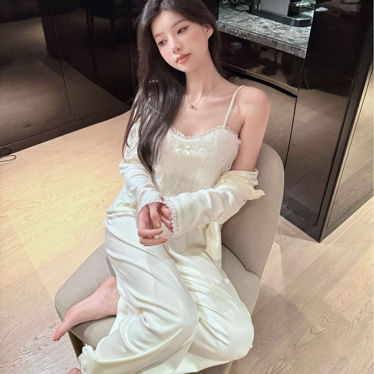 秋冬季新款莫代尔睡衣女轻奢长袖开衫吊带胸垫保暖家居服三件套