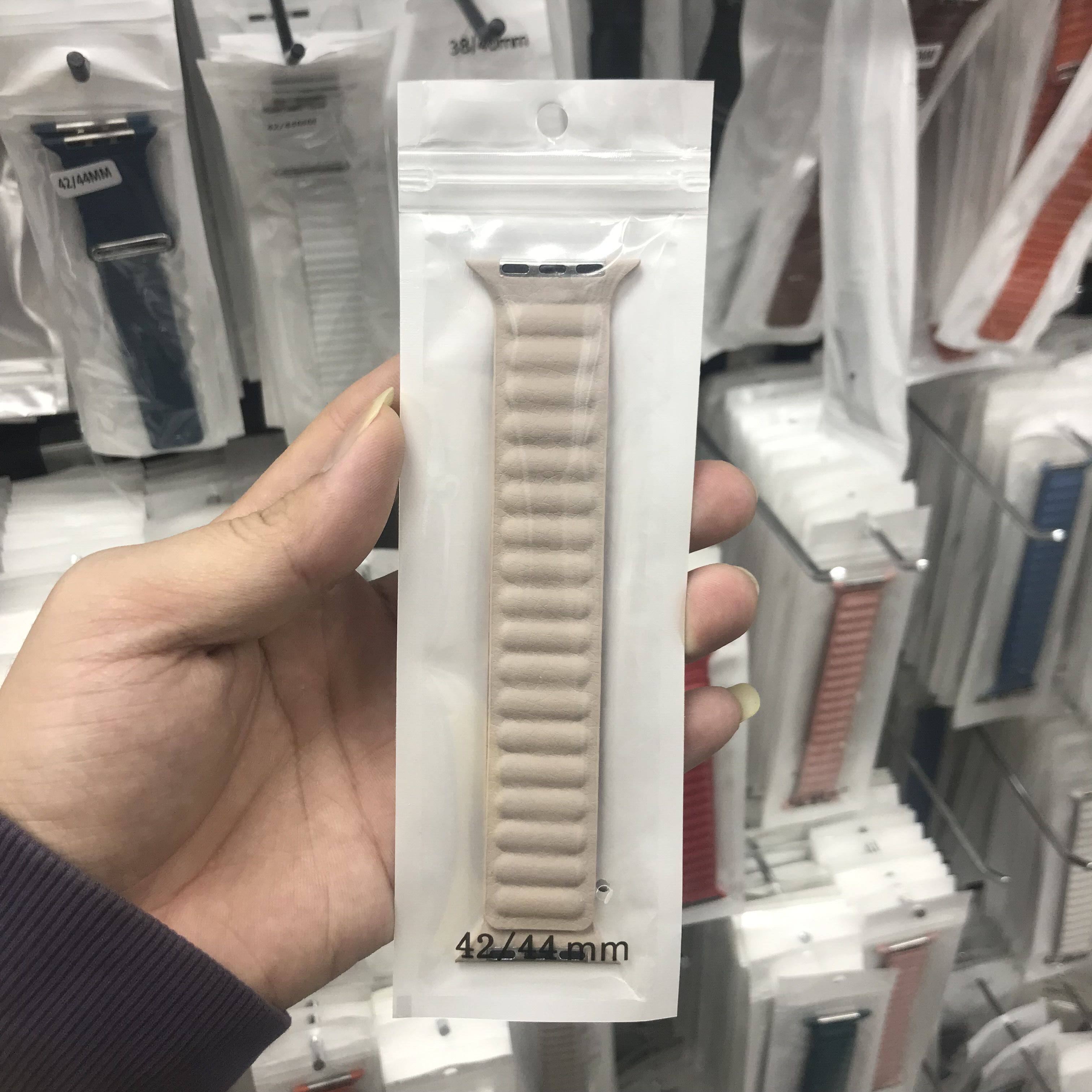 HUAQIANGBEI APPLE IS SUITABLE FOR APPLEWATCH LEATHER MAGNETIC SUCTION LOOP STRAP WRISTBAND WATCH CHAIN SILICONE WATCH STRAP