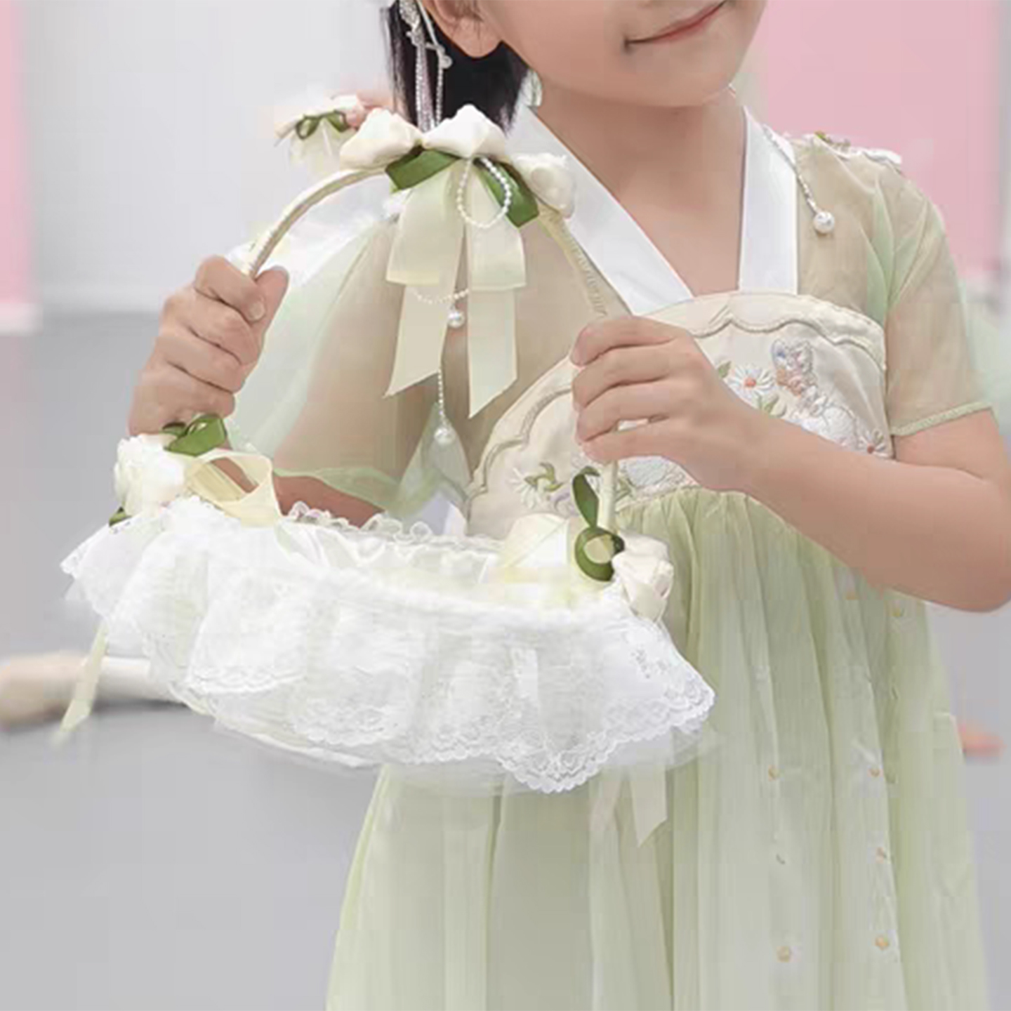 可爱的蝴蝶结蕾丝手提小花篮