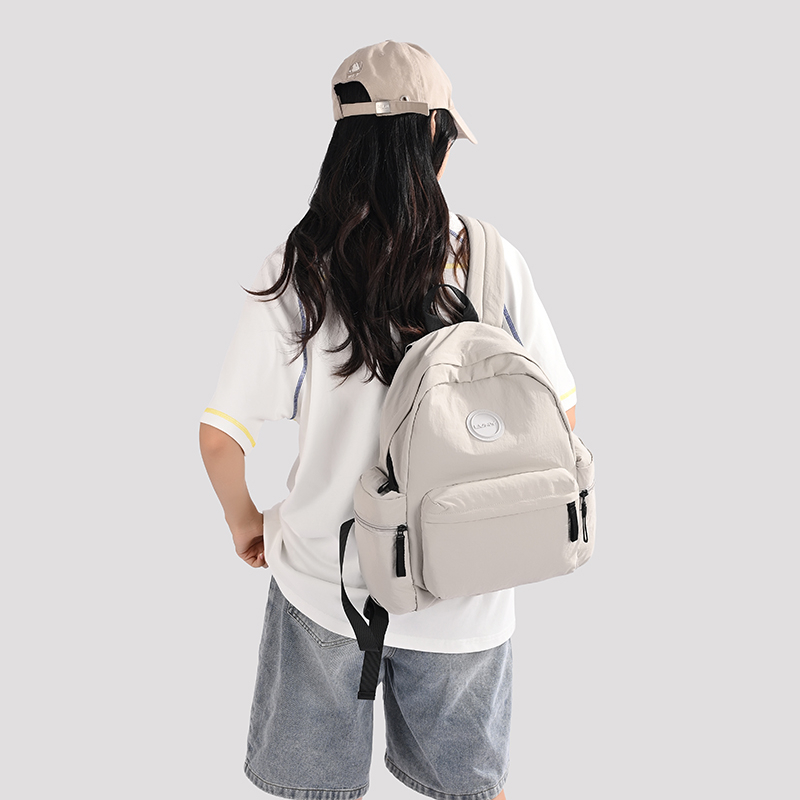 纯色简约双肩书包大容量轻便