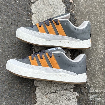 阿迪达斯三叶草男女情侣ADIMATIC休闲低帮滑板鞋鲨鱼面包鞋JR8038