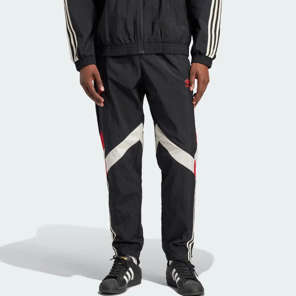 阿迪达斯三叶草男士裤子梭织曼联足球运动拼接束脚长裤 IS6527